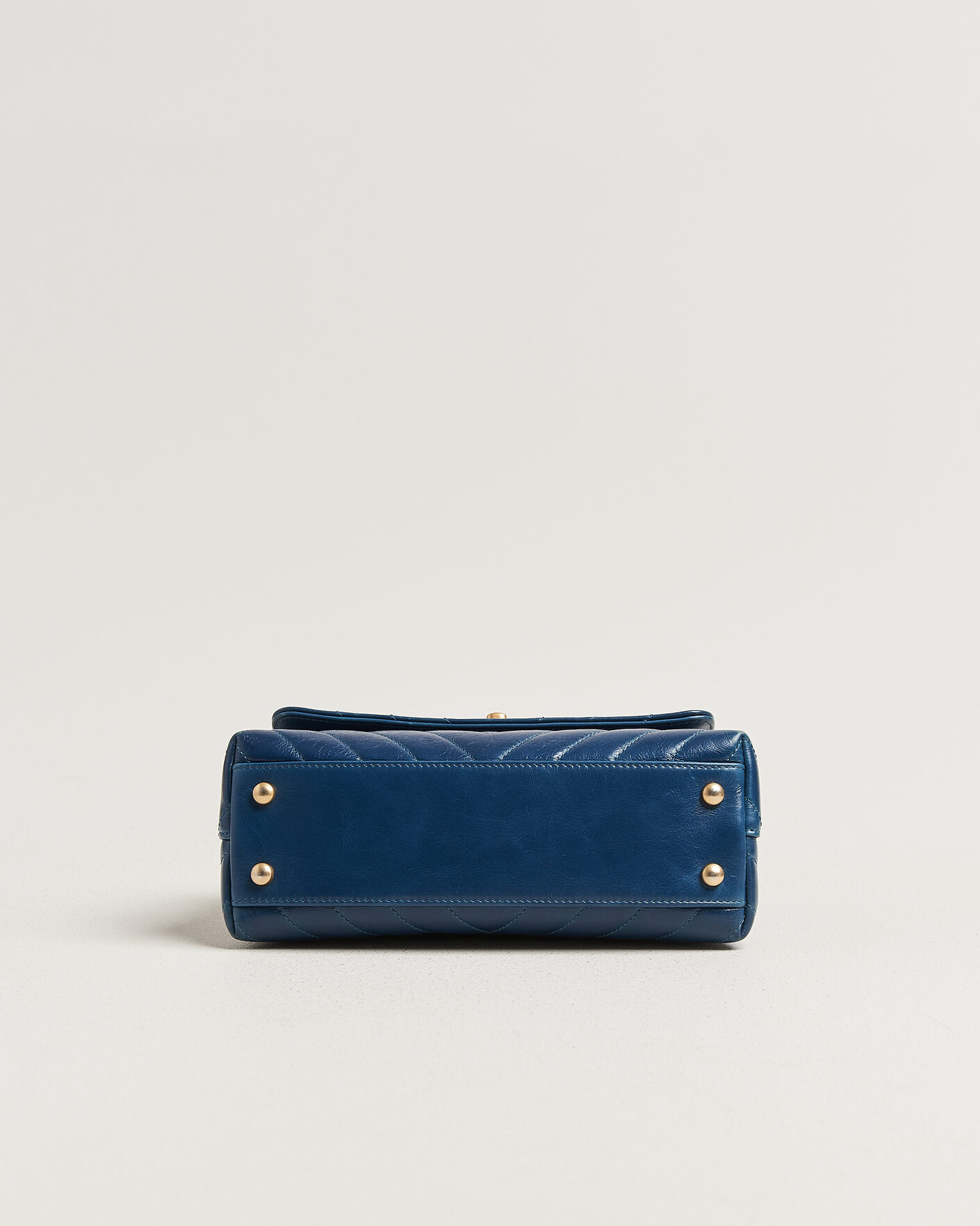 Herre | Pre-Owned & Vintage Bags | Chanel Pre-Owned | Coco Handle Chevron Bag Blue
