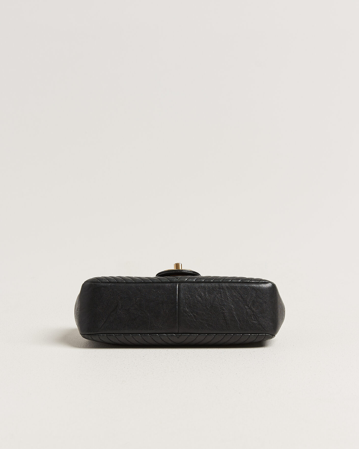Herre | Pre-Owned & Vintage Bags | Chanel Pre-Owned | Chevron Small Flap Bag Black