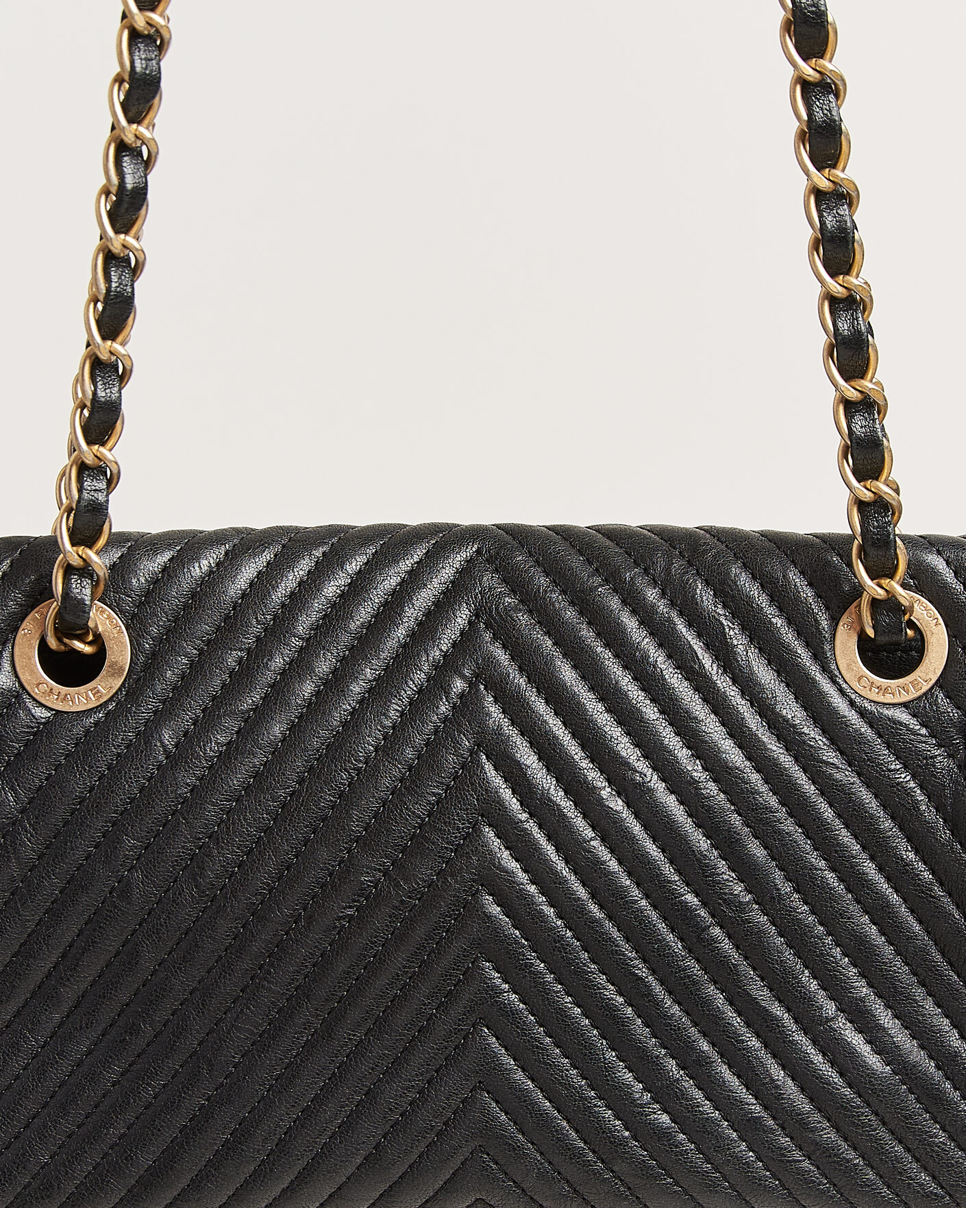 Herre | Pre-Owned & Vintage Bags | Chanel Pre-Owned | Chevron Small Flap Bag Black