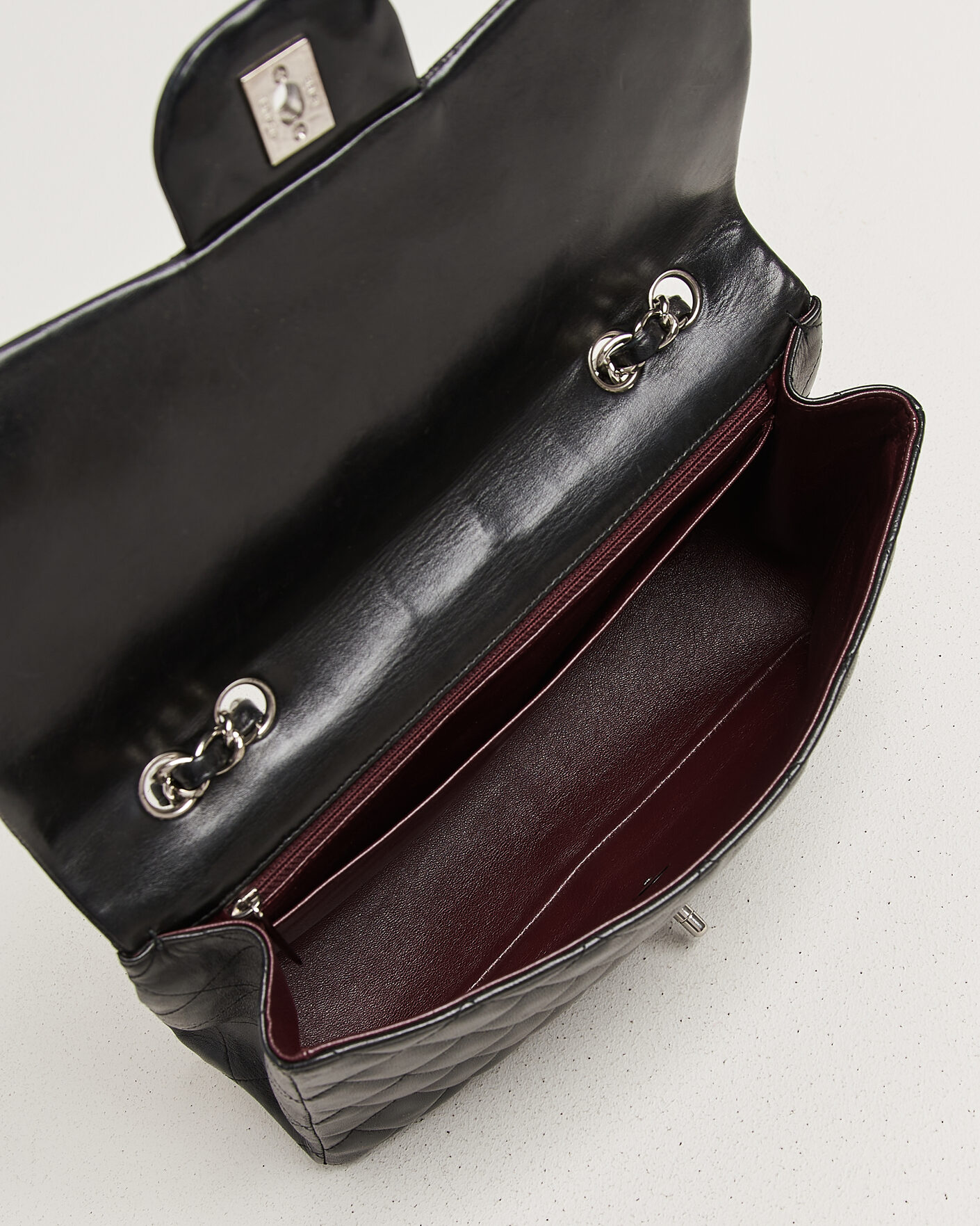 Herre | Pre-Owned & Vintage Bags | Chanel Pre-Owned | Classic Jumbo Single Flap Bag Lambskin Black