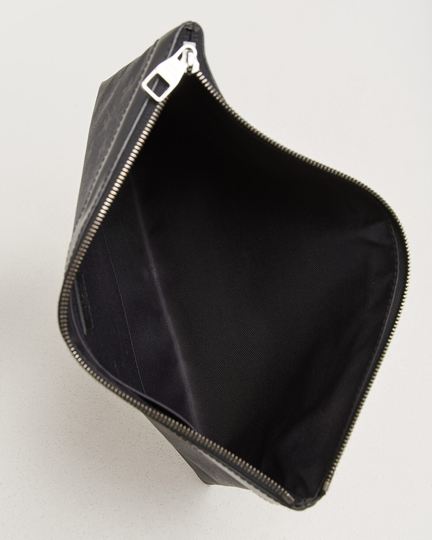 Herre | Pre-Owned & Vintage Bags | Louis Vuitton Pre-Owned | Discovery Pochette Monogram Eclipse