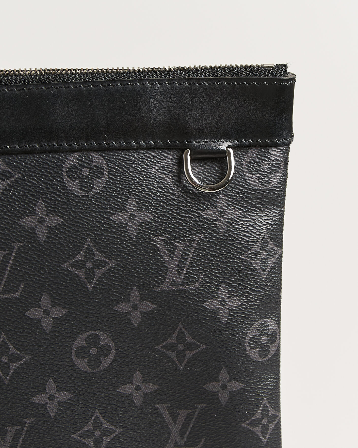 Herre | Pre-Owned & Vintage Bags | Louis Vuitton Pre-Owned | Discovery Pochette Monogram Eclipse