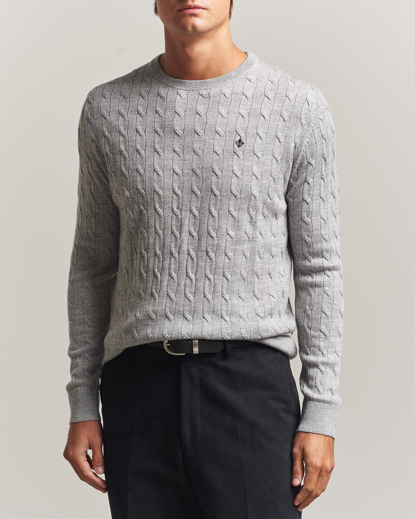 Herre | Gensere | Morris | Merino Cable O-Neck Mid Grey