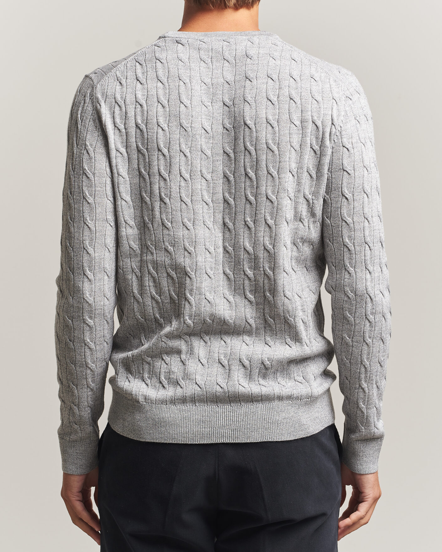 Herre | Gensere | Morris | Merino Cable O-Neck Mid Grey