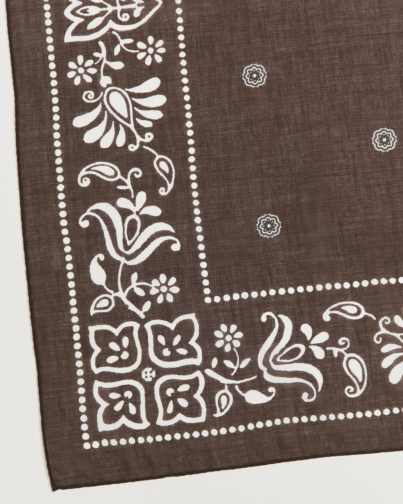 Herre | Scarves | Amanda Christensen | Cotton Voile Printed Flower Bandana Brown