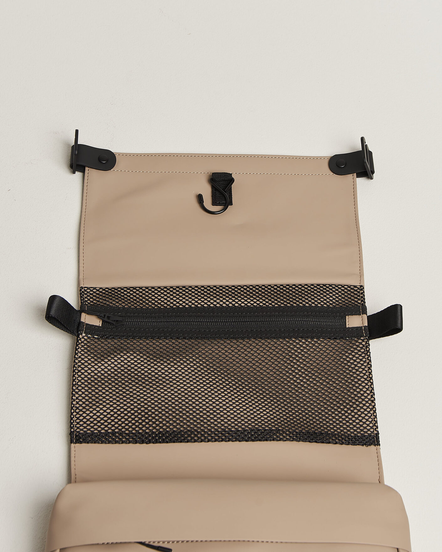 Herre | Vesker | RAINS | OTG Washbag Beige