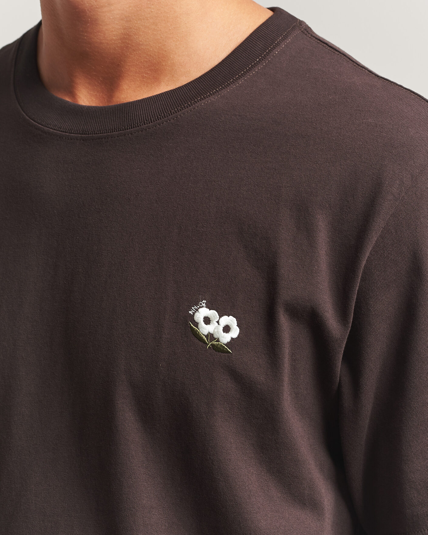 Herre | T-Shirts | NN07 | Jett Embroidered Crew Neck T-Shirt Deep Truffle