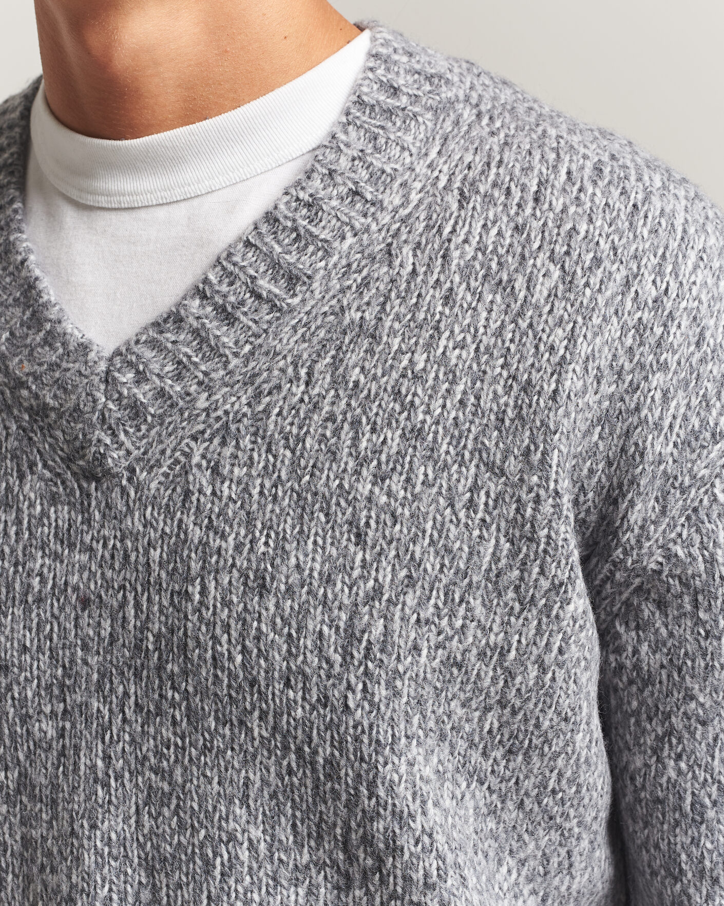 Herre | Gensere | NN07 | Flint Wool Knitted V-Neck Grey Melange