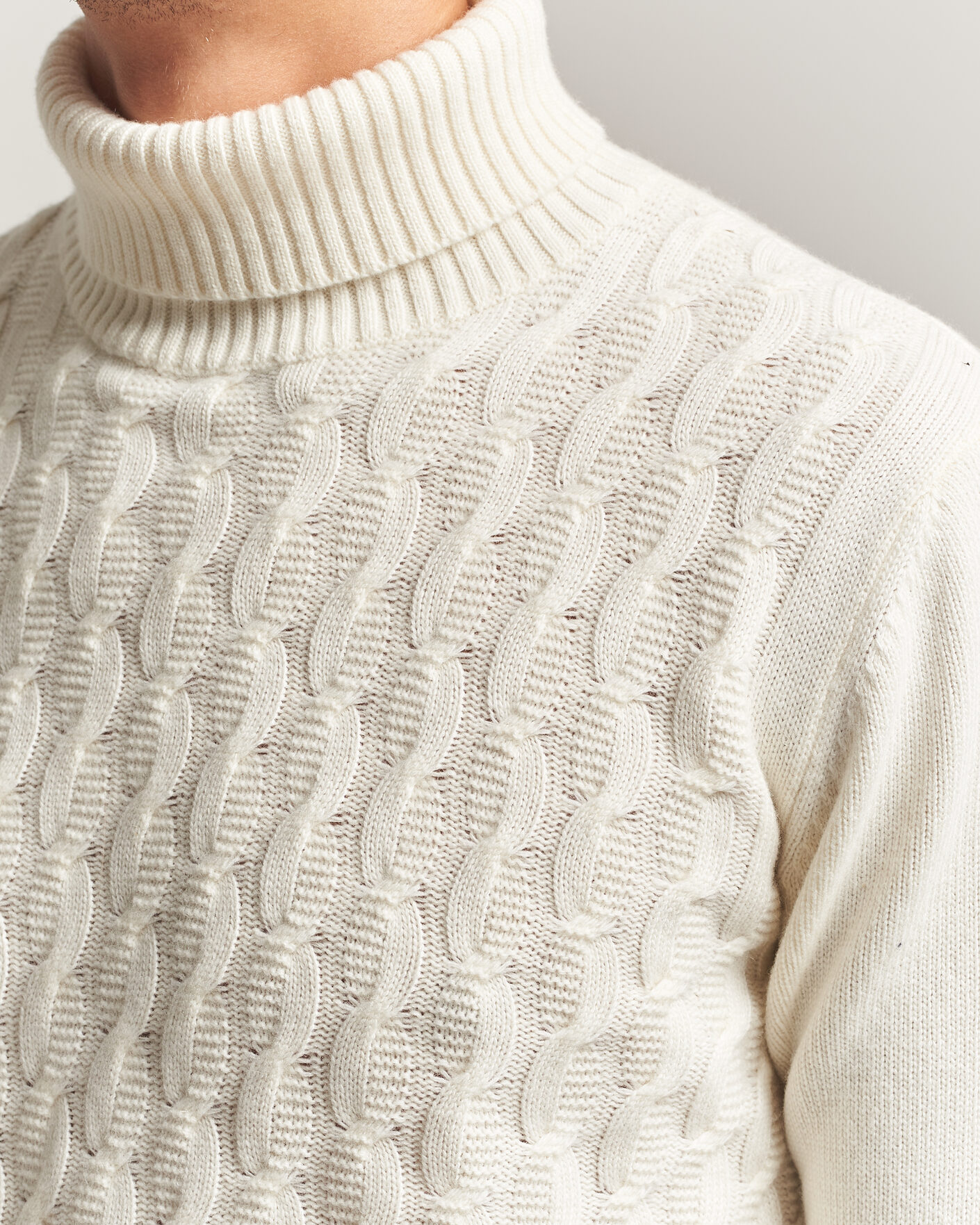 Herre | Gensere | Oscar Jacobson | Seppo Cable Knitted Rollneck White