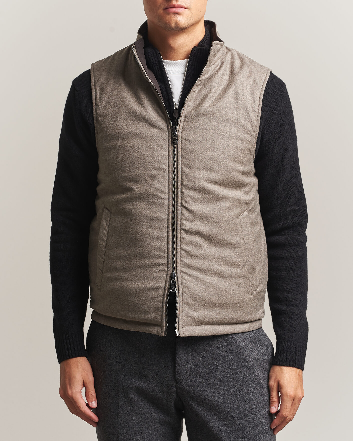 Herre | Vester | Oscar Jacobson | Nylon/Wool Reversible Vest Taupe