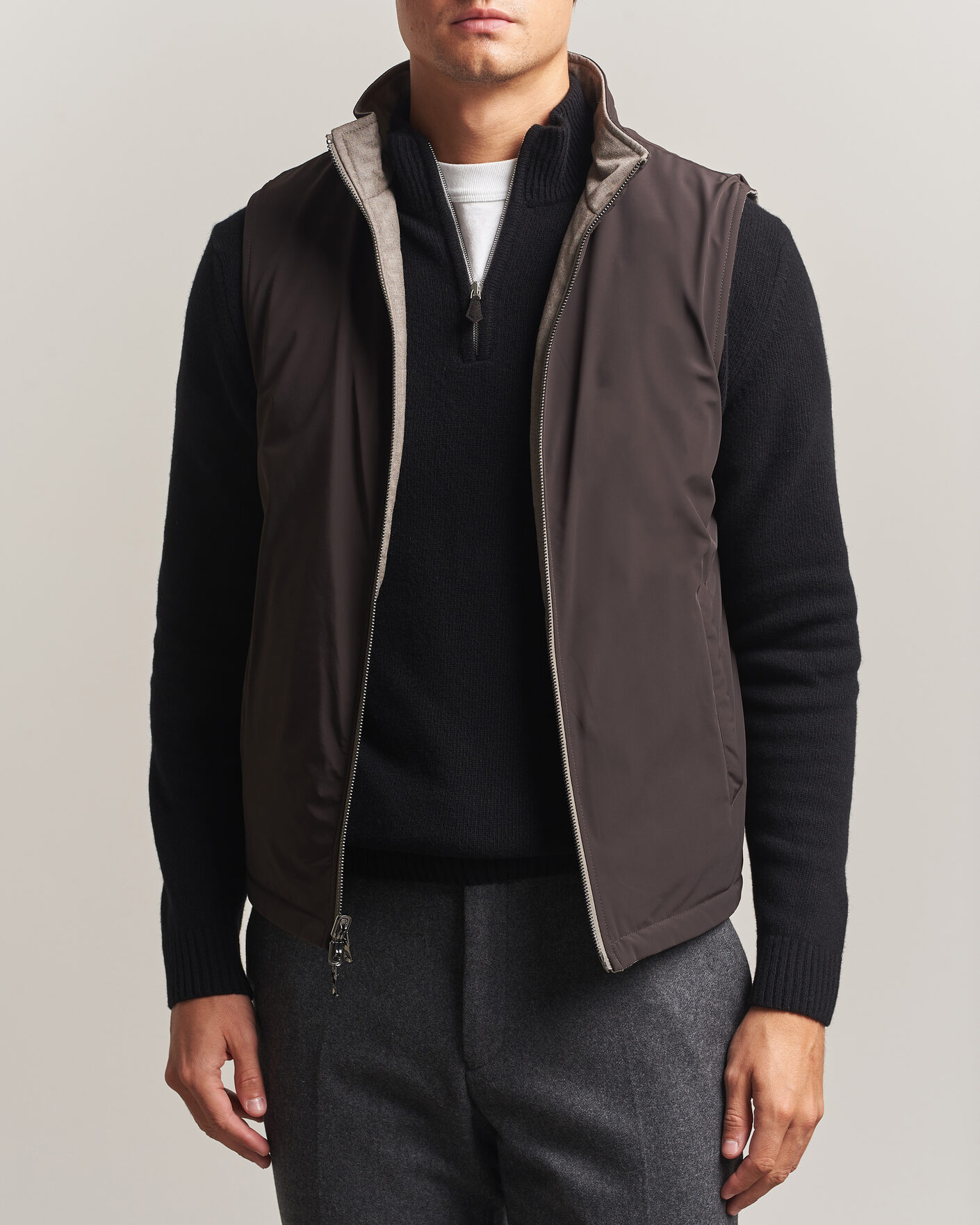 Herre | Vester | Oscar Jacobson | Nylon/Wool Reversible Vest Taupe
