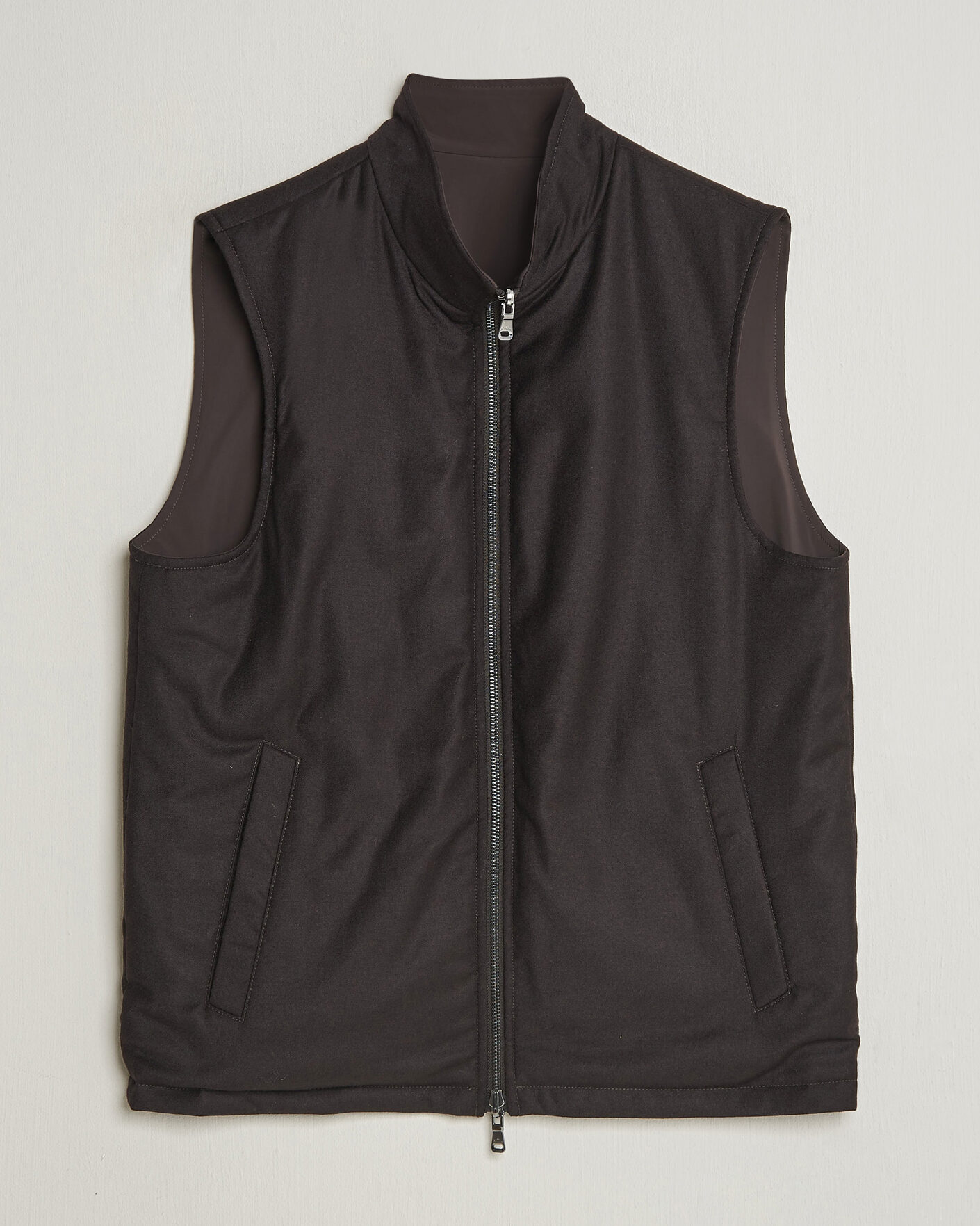 Herre | Vester | Oscar Jacobson | Nylon/Wool Reversible Vest Brown