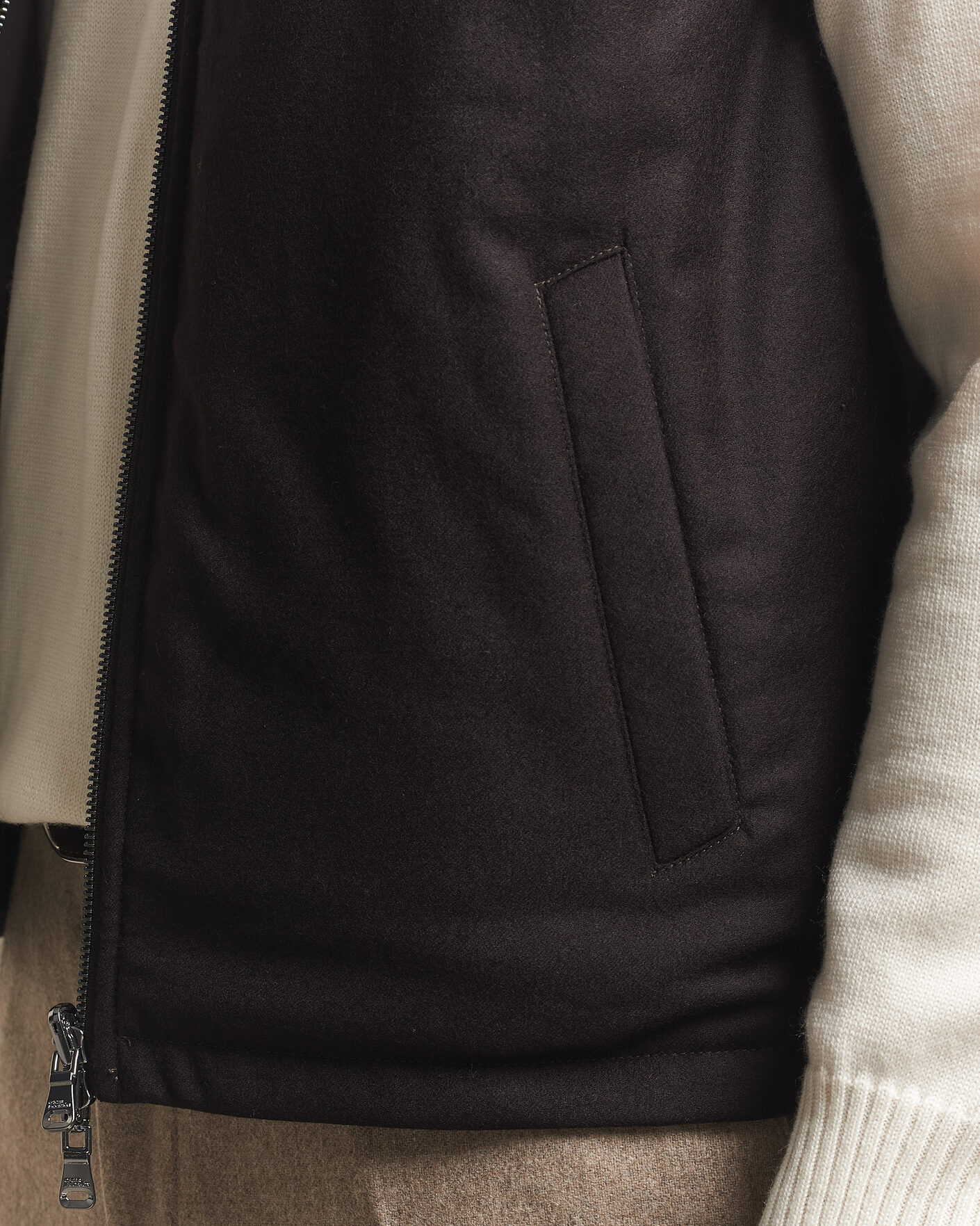 Herre | Vester | Oscar Jacobson | Nylon/Wool Reversible Vest Brown