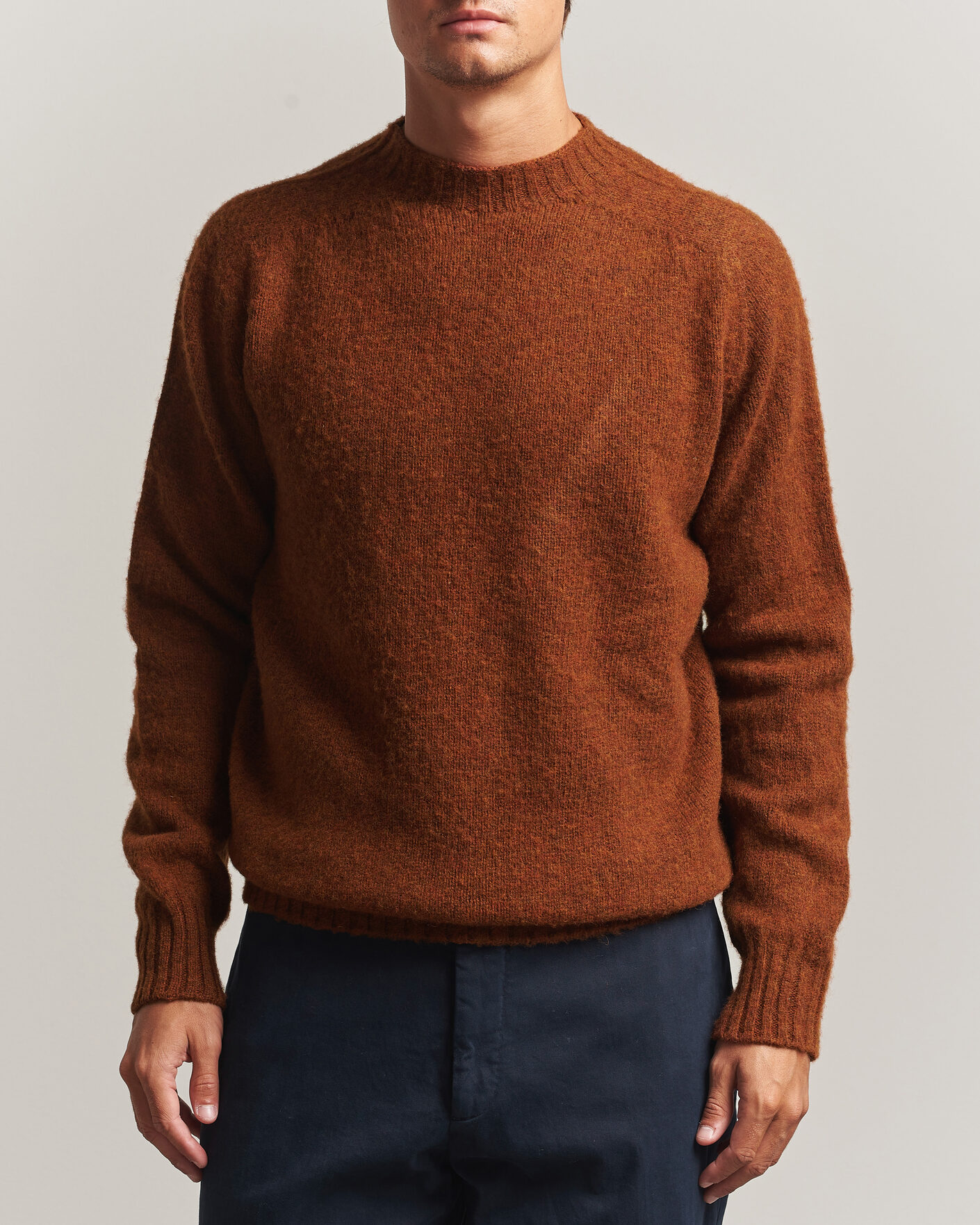 Herre | Gensere | Sunspel | Brushed Shetland Crew Neck Dark Tabacco