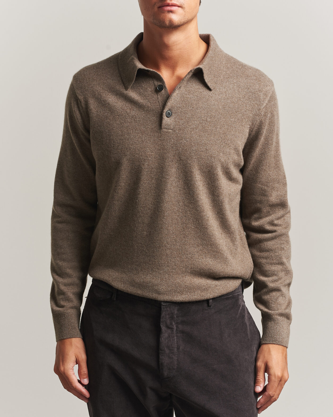 Herre | Gensere | Sunspel | Cashmere Polo Taupe