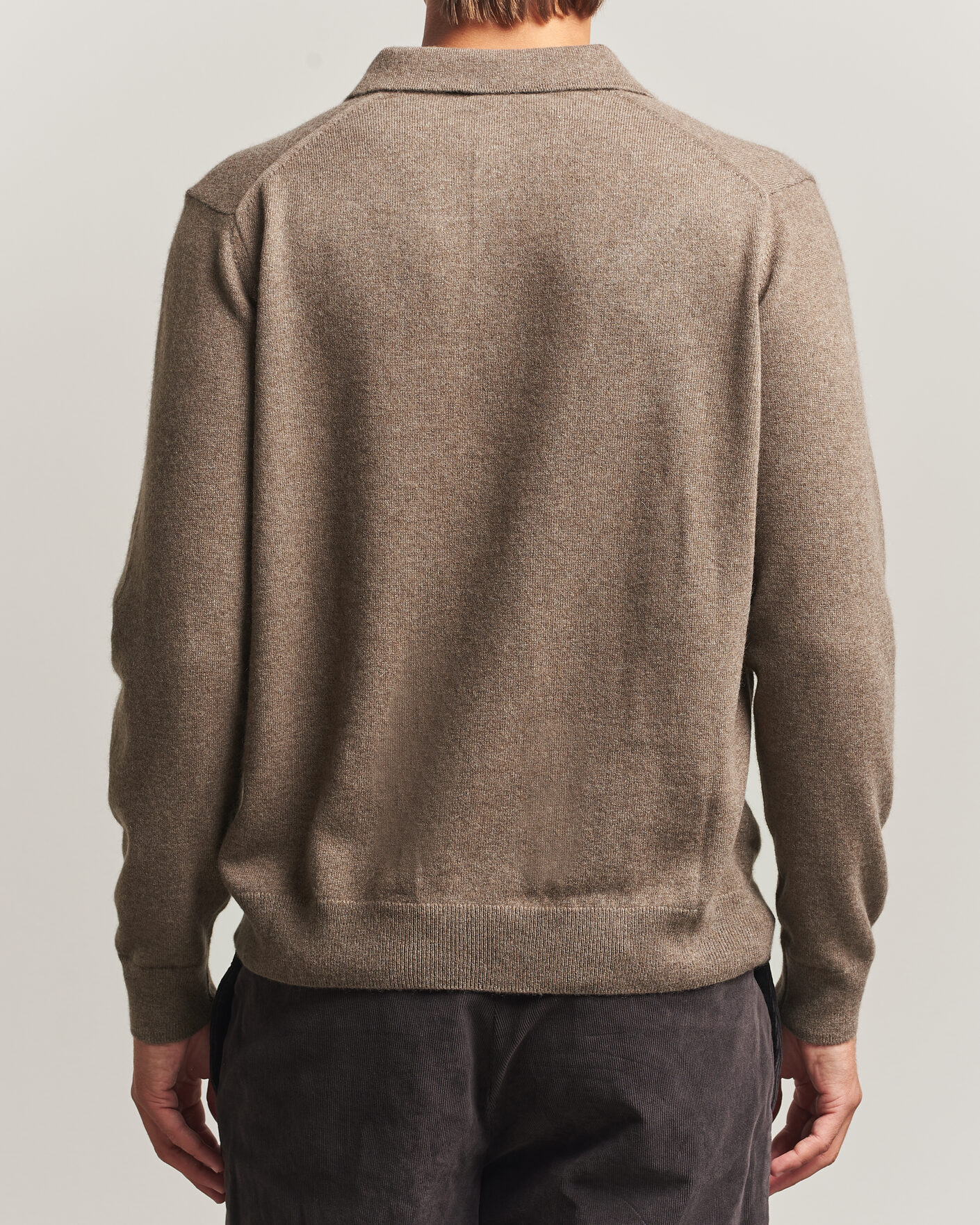 Herre | Gensere | Sunspel | Cashmere Polo Taupe