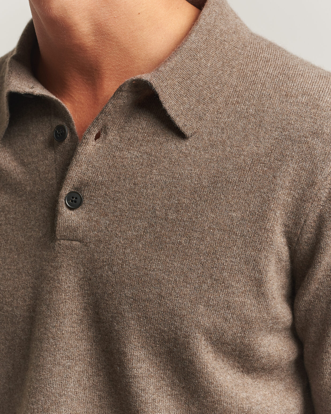 Herre | Gensere | Sunspel | Cashmere Polo Taupe