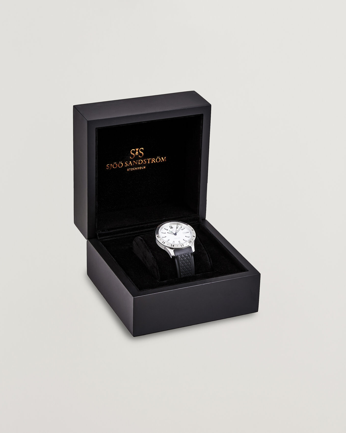 Herre | Sjöö Sandström Royal Steel Worldtimer 41mm Black Rubber White Dial | Sjöö Sandström | Royal Steel Worldtimer 41mm Black Rubber White Dial