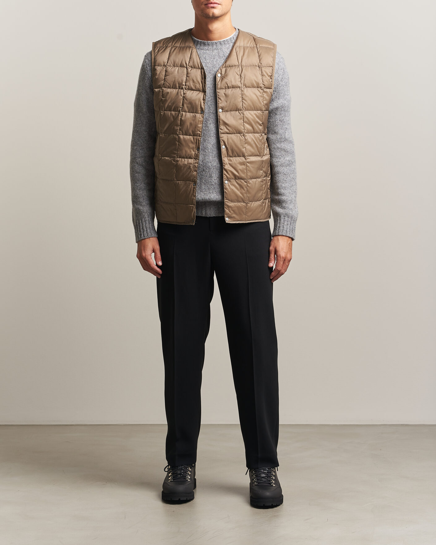 Herre | Vester | TAION | V-Neck Lightweight Down Vest Khaki