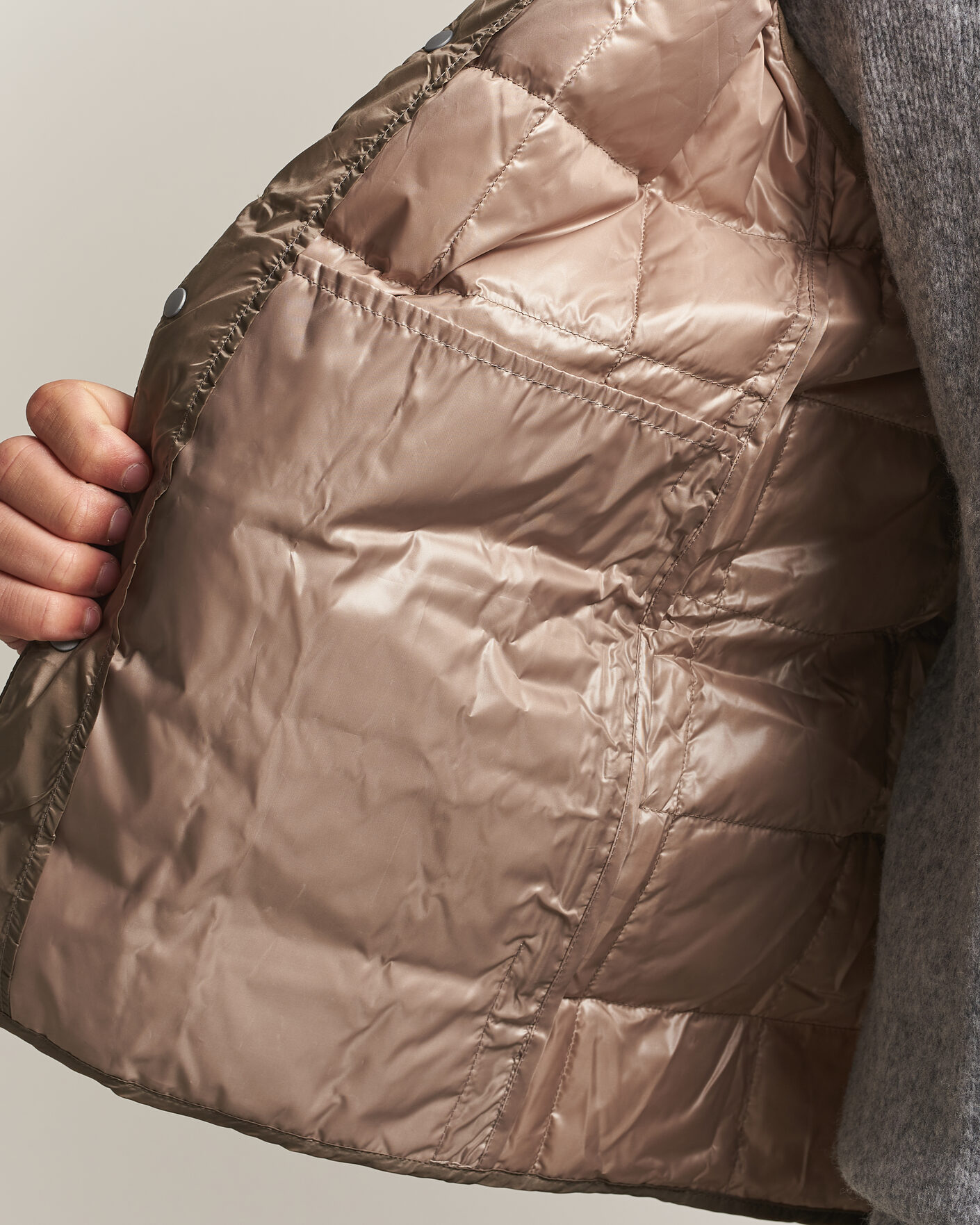 Herre | Vester | TAION | V-Neck Lightweight Down Vest Khaki