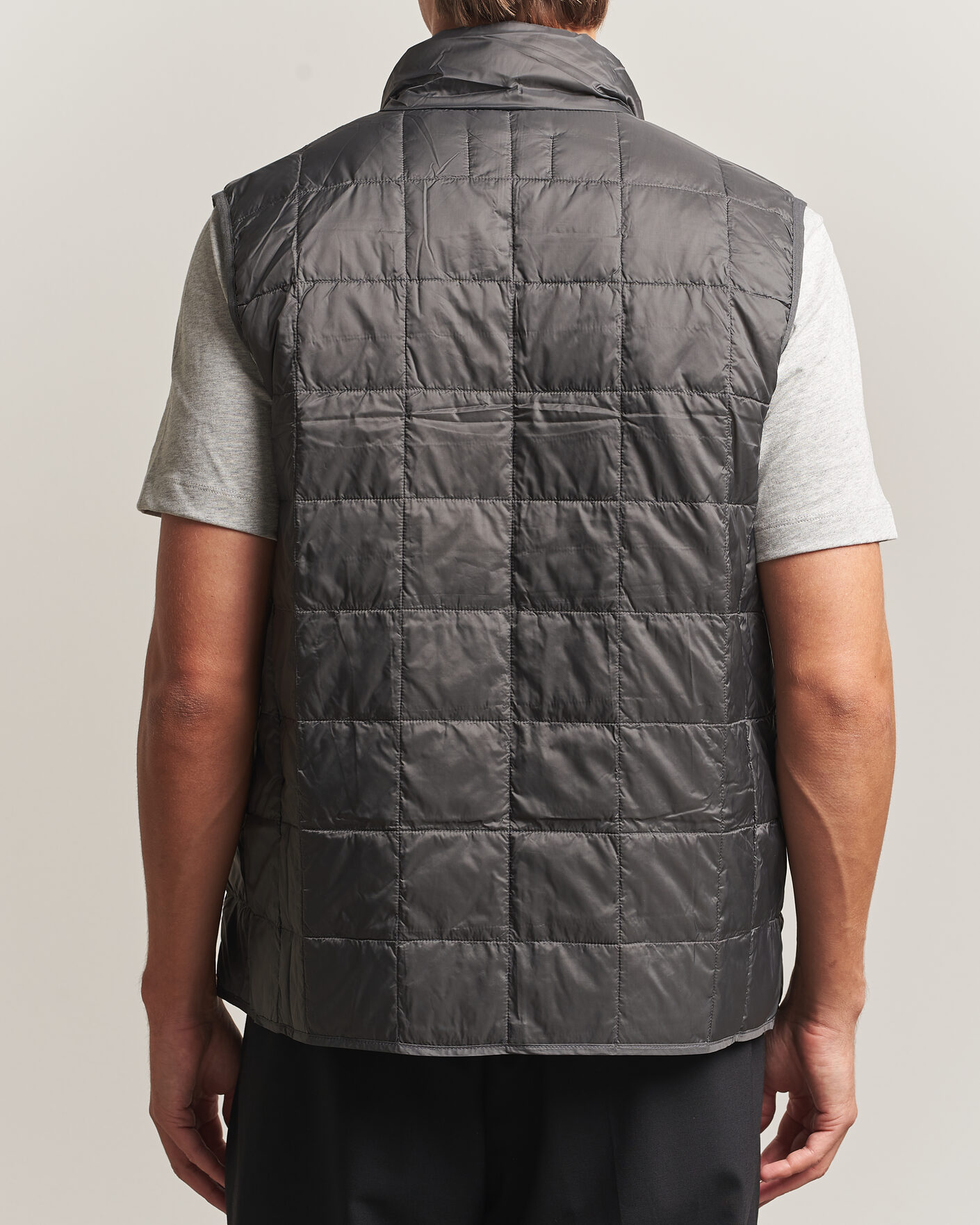Herre | Vester | TAION | High Neck Full Zip Lightweight Down Vest Dark Grey