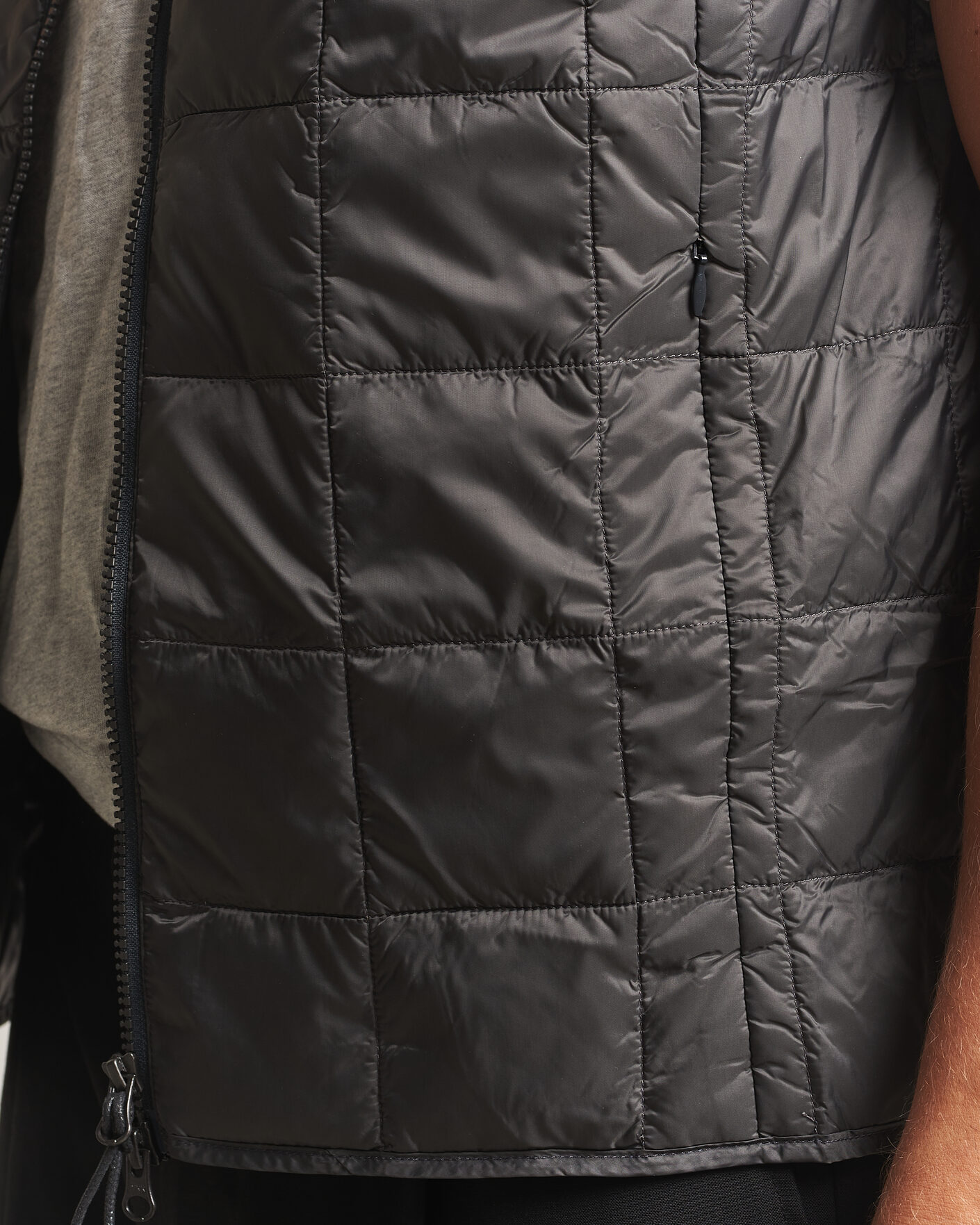 Herre | Vester | TAION | High Neck Full Zip Lightweight Down Vest Dark Grey