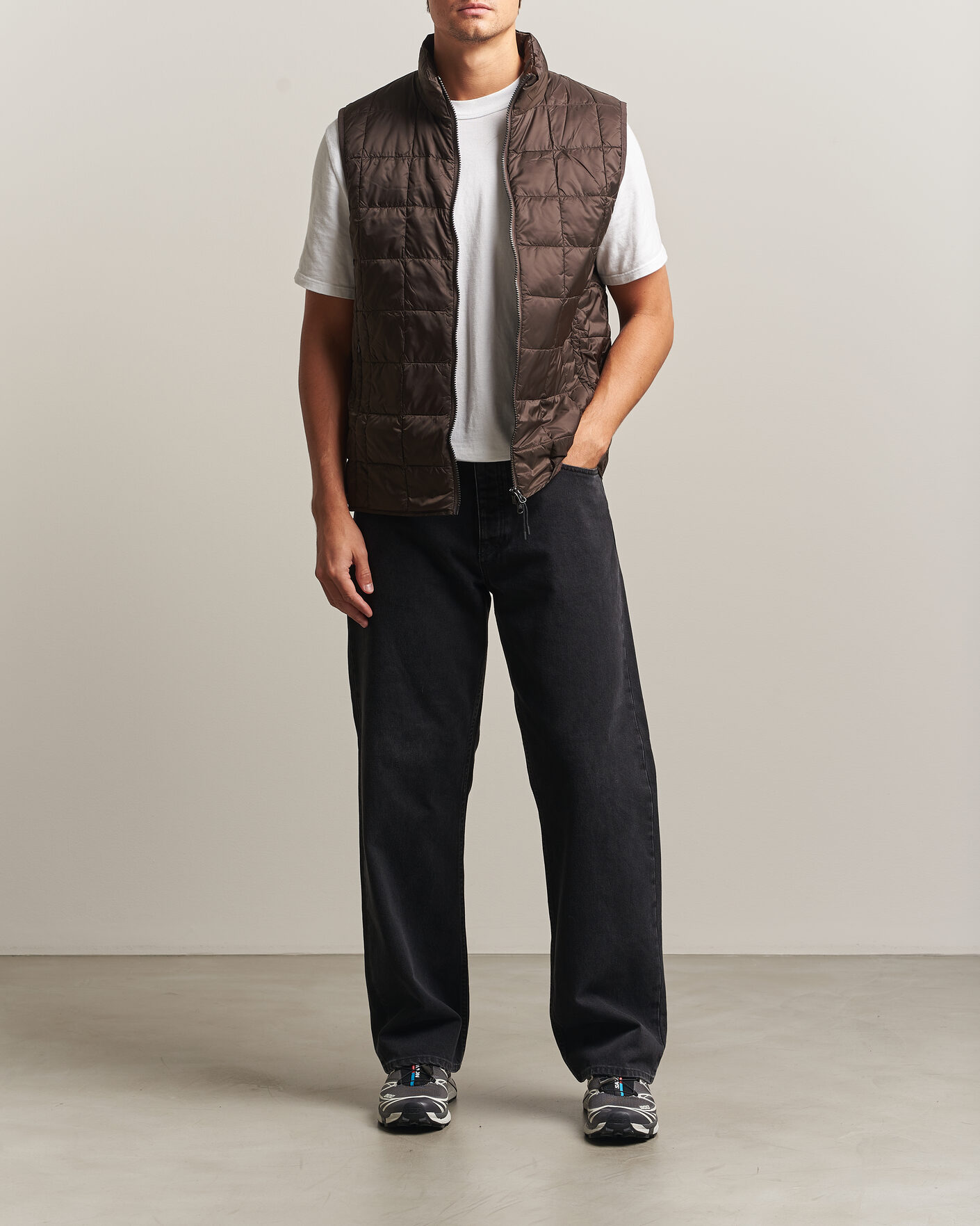 Herre | Vester | TAION | High Neck Full Zip Lightweight Down Vest Dark Choco