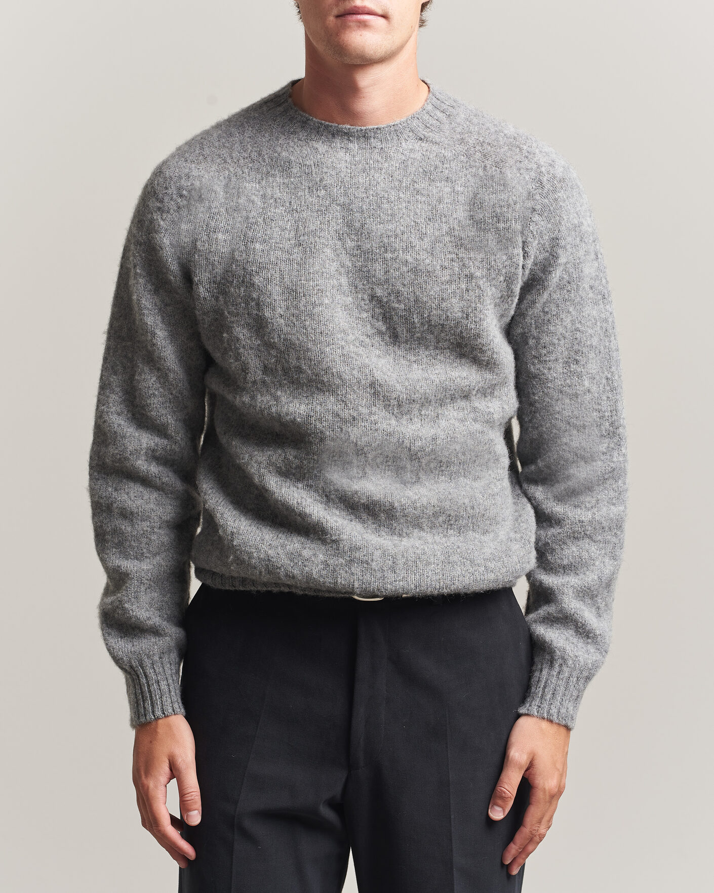 Herre | Gensere | Harley Of Scotland | Brushed Supersoft Lambswool Crewneck Mid Grey