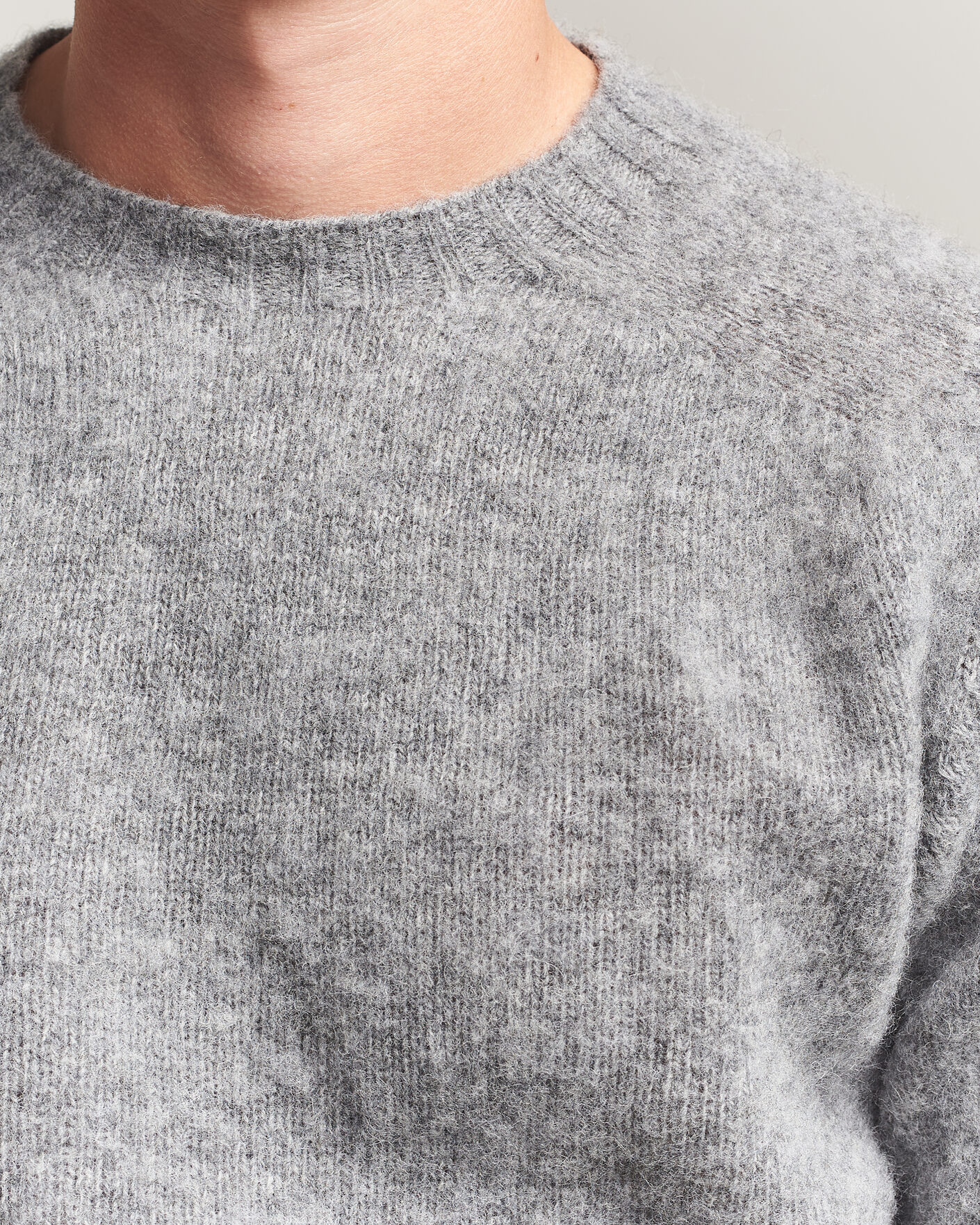 Herre | Gensere | Harley Of Scotland | Brushed Supersoft Lambswool Crewneck Mid Grey