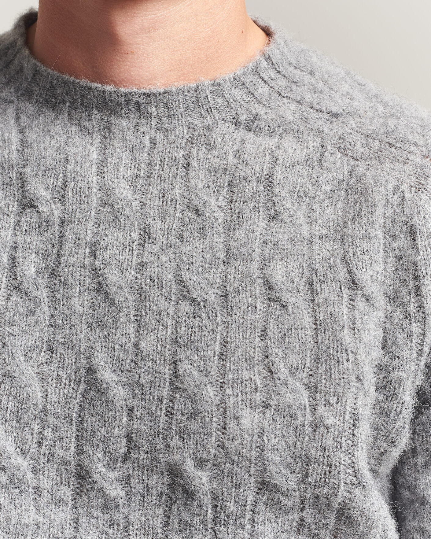 Herre | Gensere | Harley Of Scotland | Brushed Supersoft Lambswool Cable Mid Grey