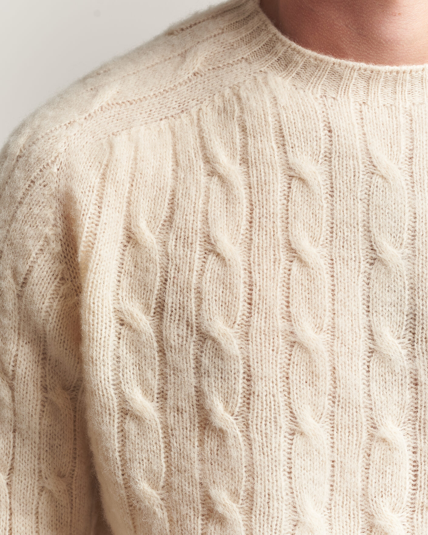 Herre | Gensere | Harley Of Scotland | Brushed Supersoft Lambswool Cable Vanilla