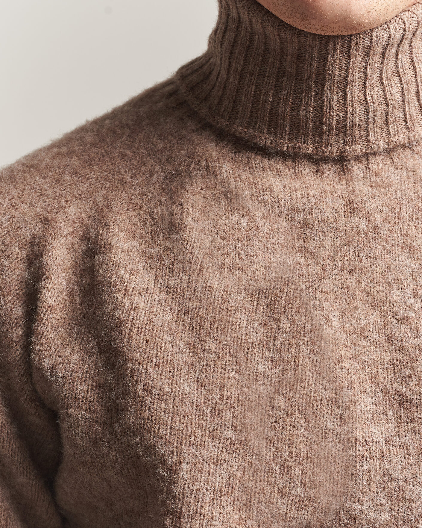 Herre | Gensere | Harley Of Scotland | Brushed Supersoft Lambswool Rollneck Tundra