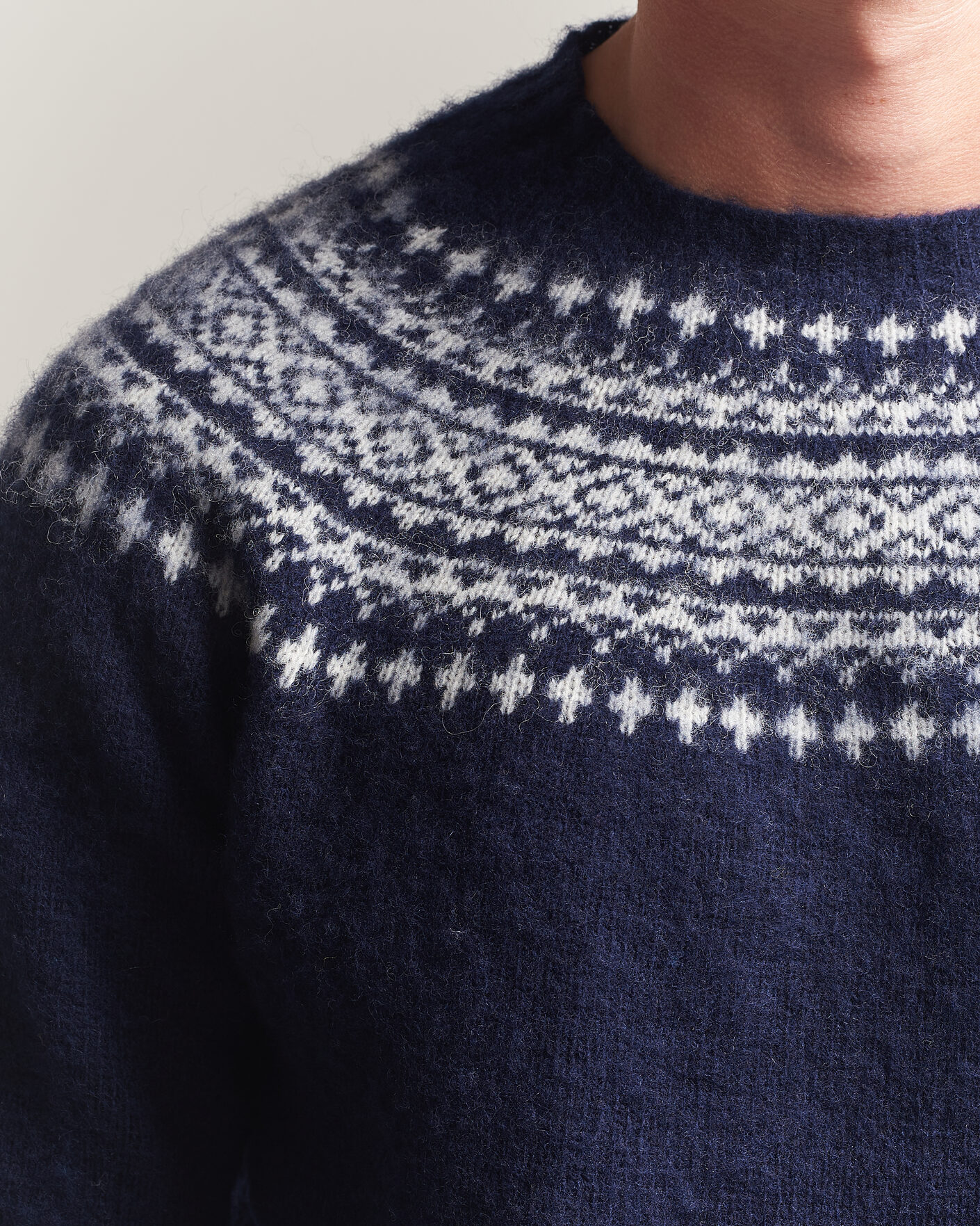 Herre | Gensere | Harley Of Scotland | Brushed Supersoft Lambswool Yolk Fairisle Navy/Snow White