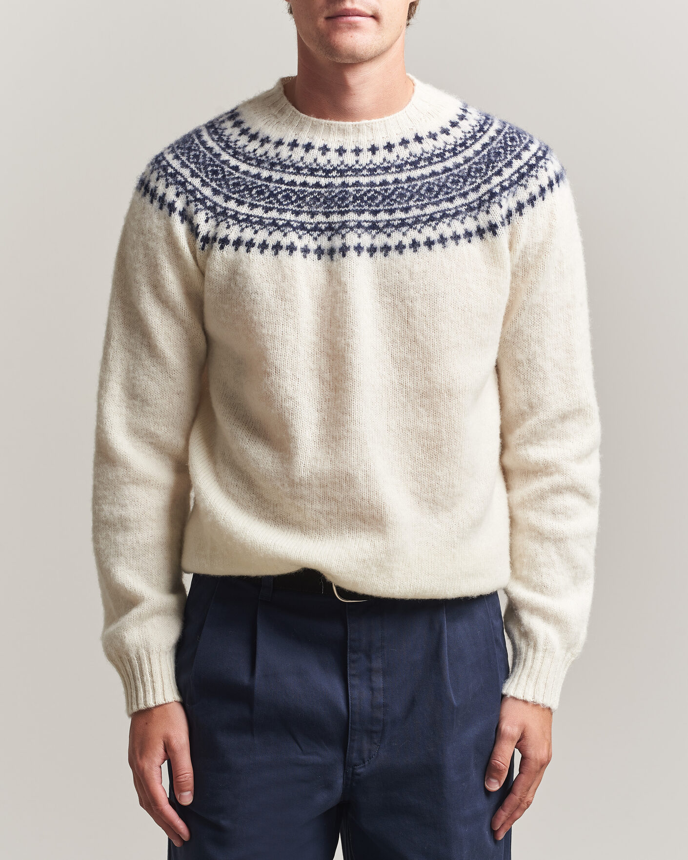 Herre | Gensere | Harley Of Scotland | Brushed Supersoft Lambswool Yolk Fairisle Snow White/Navy