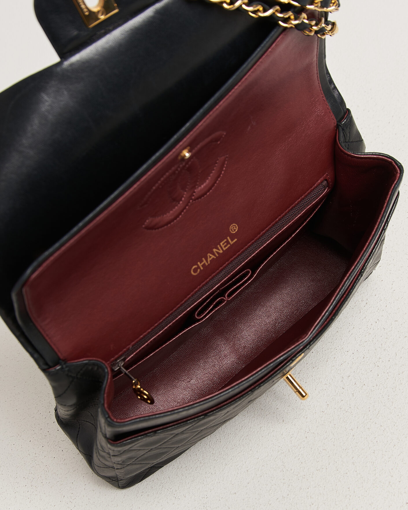 Herre | Pre-Owned & Vintage Bags | Chanel Pre-Owned | Classic Medium Square Double Flap Bag Lambskin Black