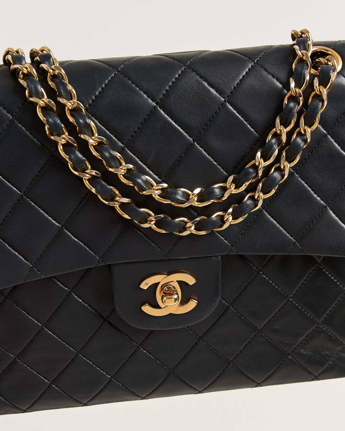 Herre | Pre-Owned & Vintage Bags | Chanel Pre-Owned | Classic Medium Square Double Flap Bag Lambskin Black