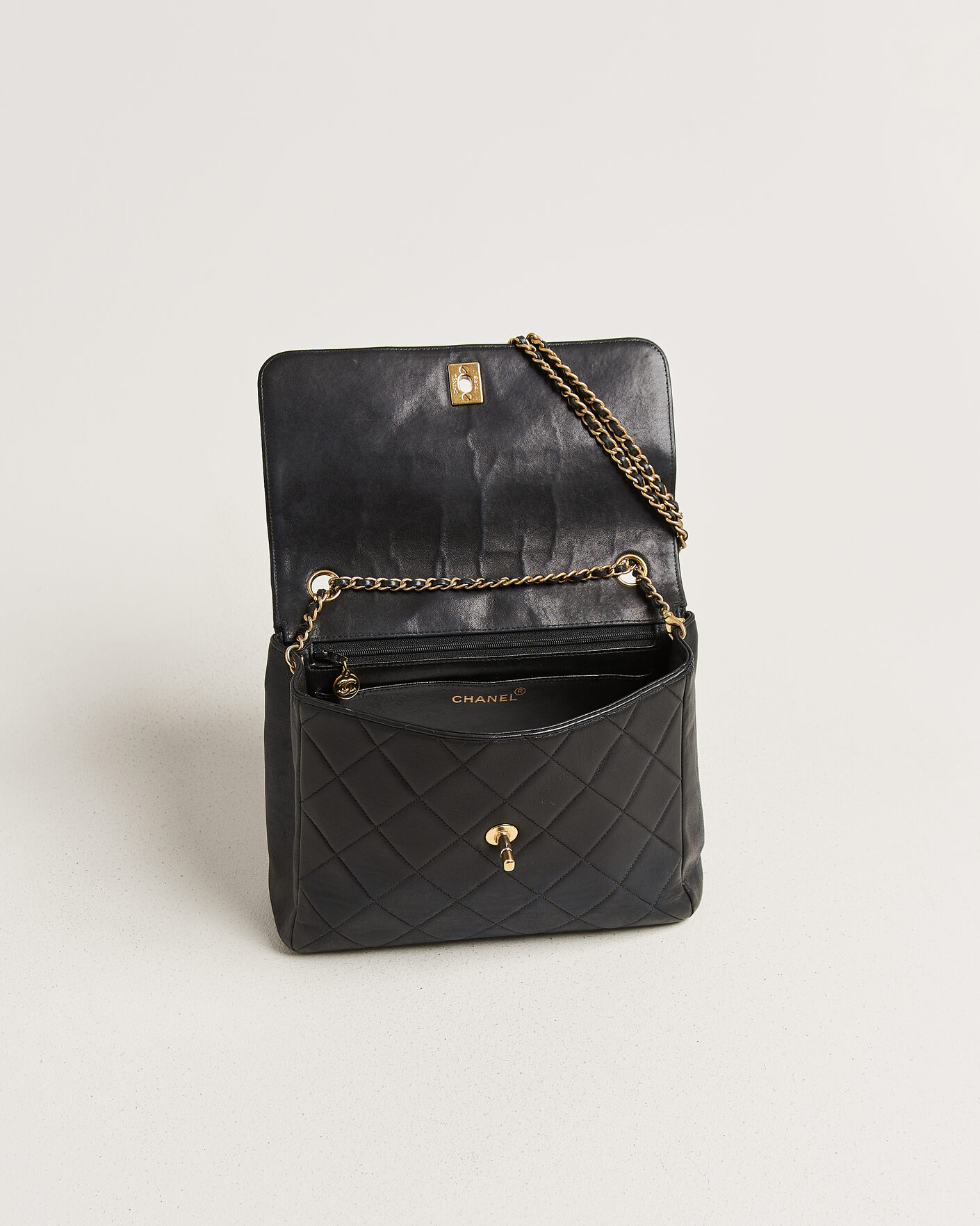 Herre | Pre-Owned & Vintage Bags | Chanel Pre-Owned | Single Flap Bag Lambskin Black