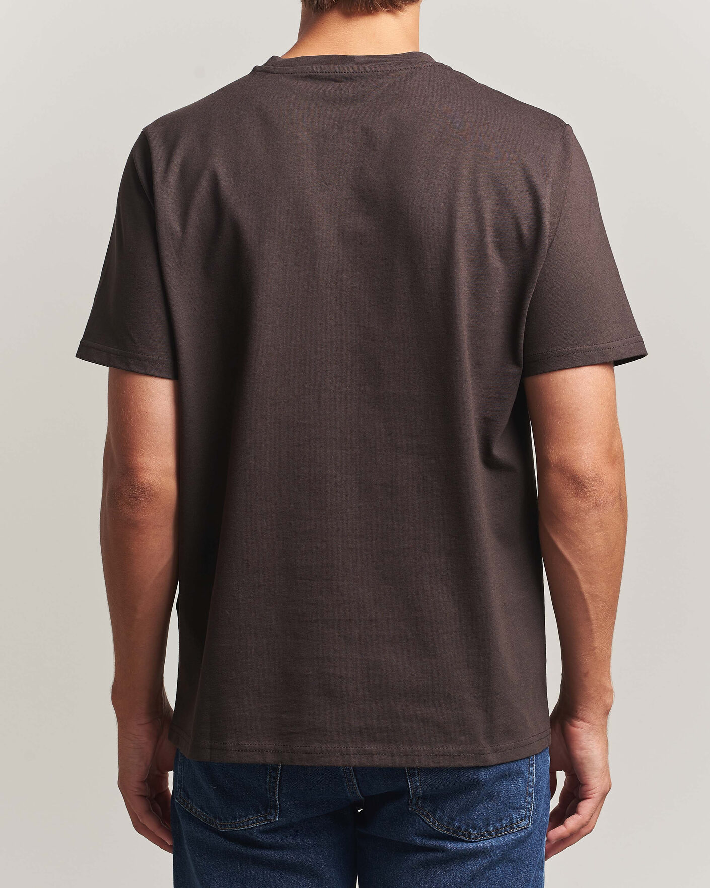 Herre | T-Shirts | KnowledgeCotton Apparel | Loke Badge T-Shirt Chocolate Torte