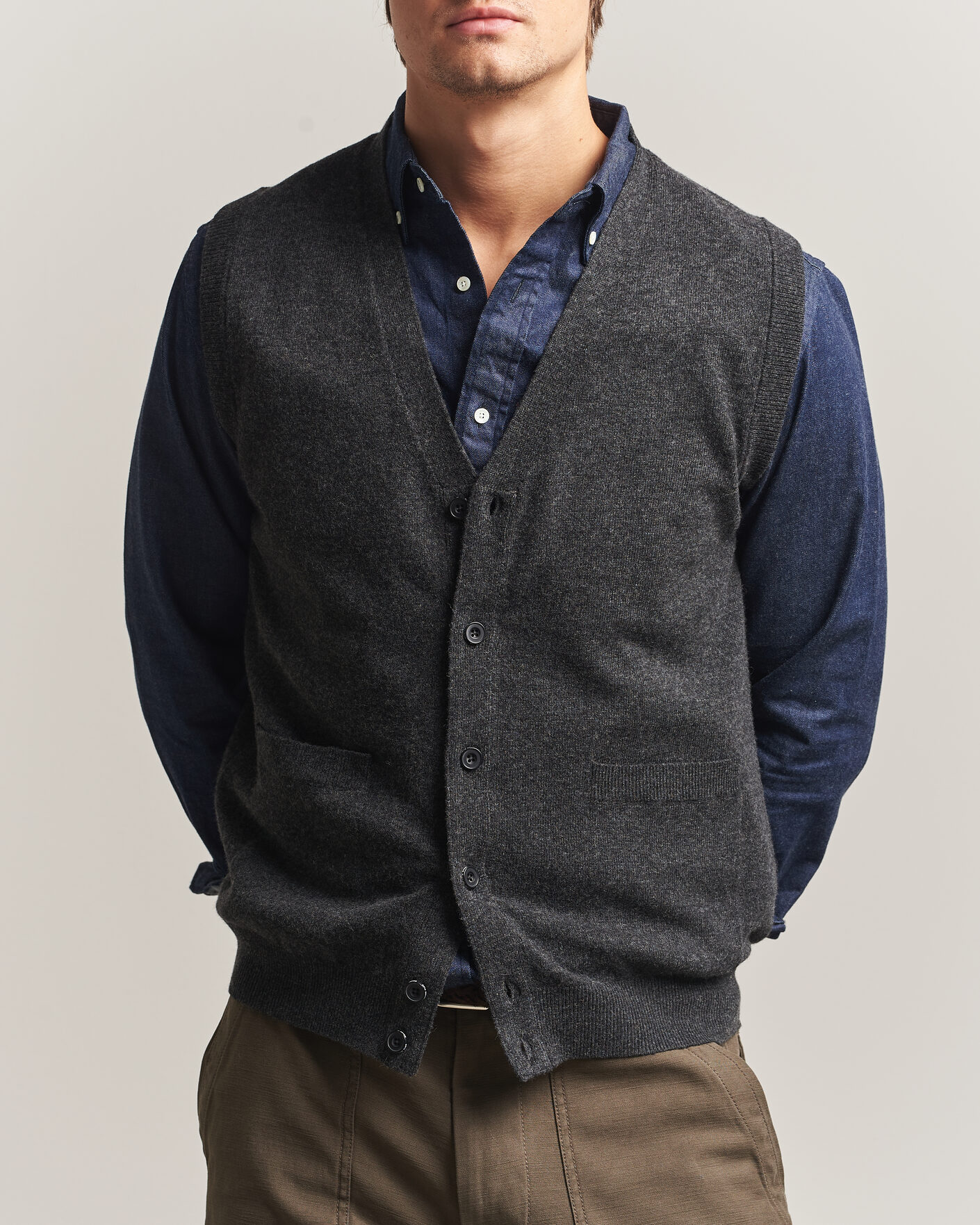 Herre | Gensere | BEAMS PLUS | Button Knit Vest Charcoal