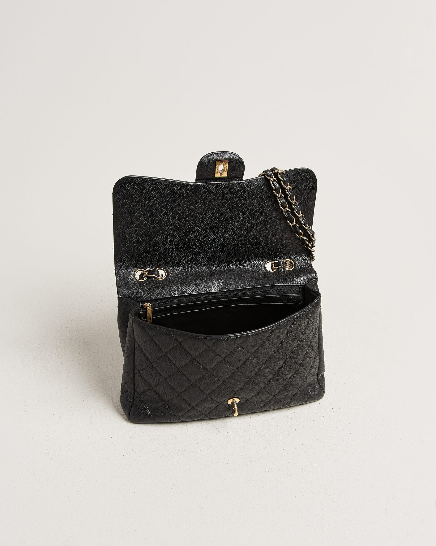 Herre | Pre-Owned & Vintage Bags | Chanel Pre-Owned | Classic Jumbo Single Flap Bag Caviar Black