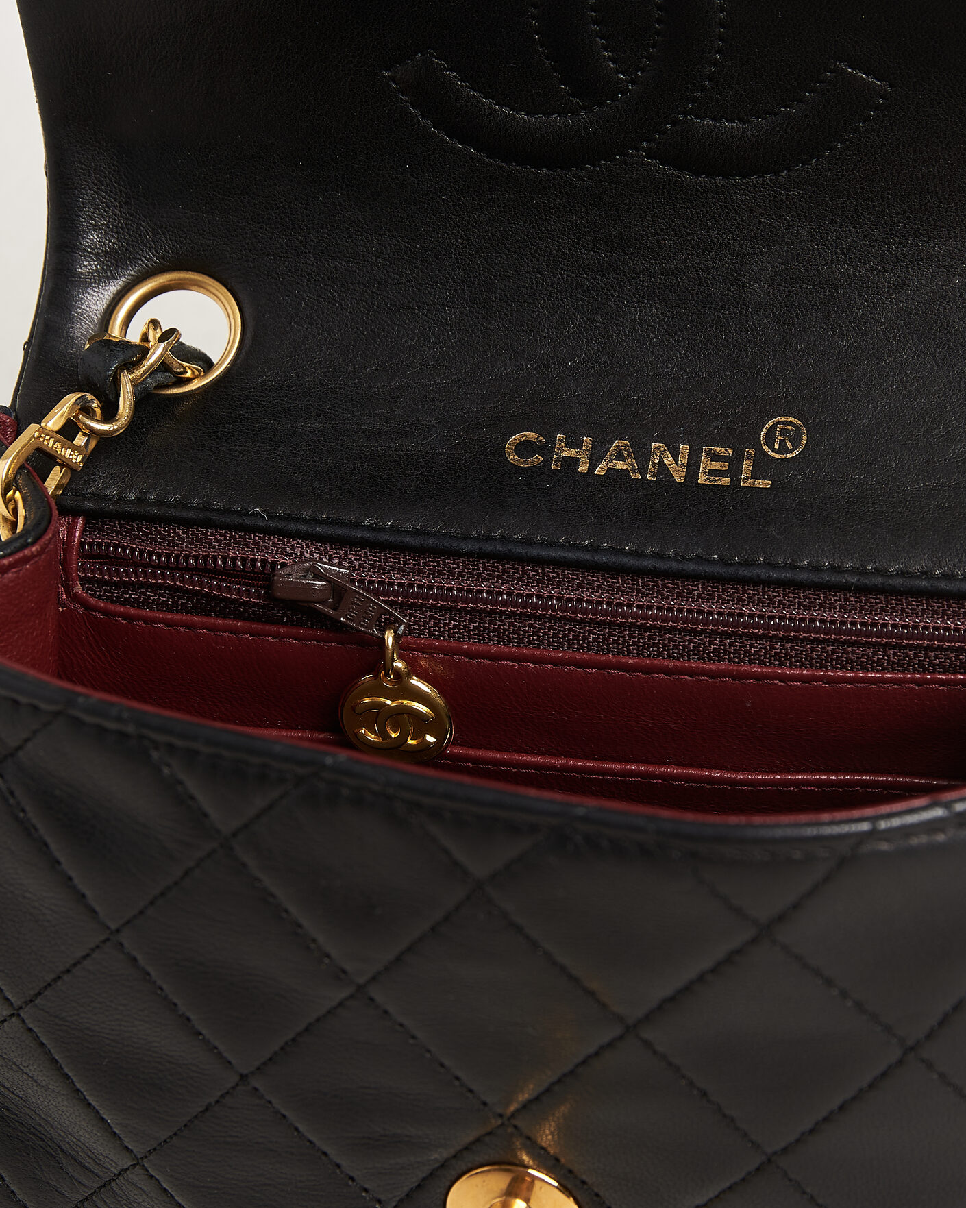 Herre | Pre-Owned & Vintage Bags | Chanel Pre-Owned | Classic Mini Square Single Flap Bag Lambskin Black