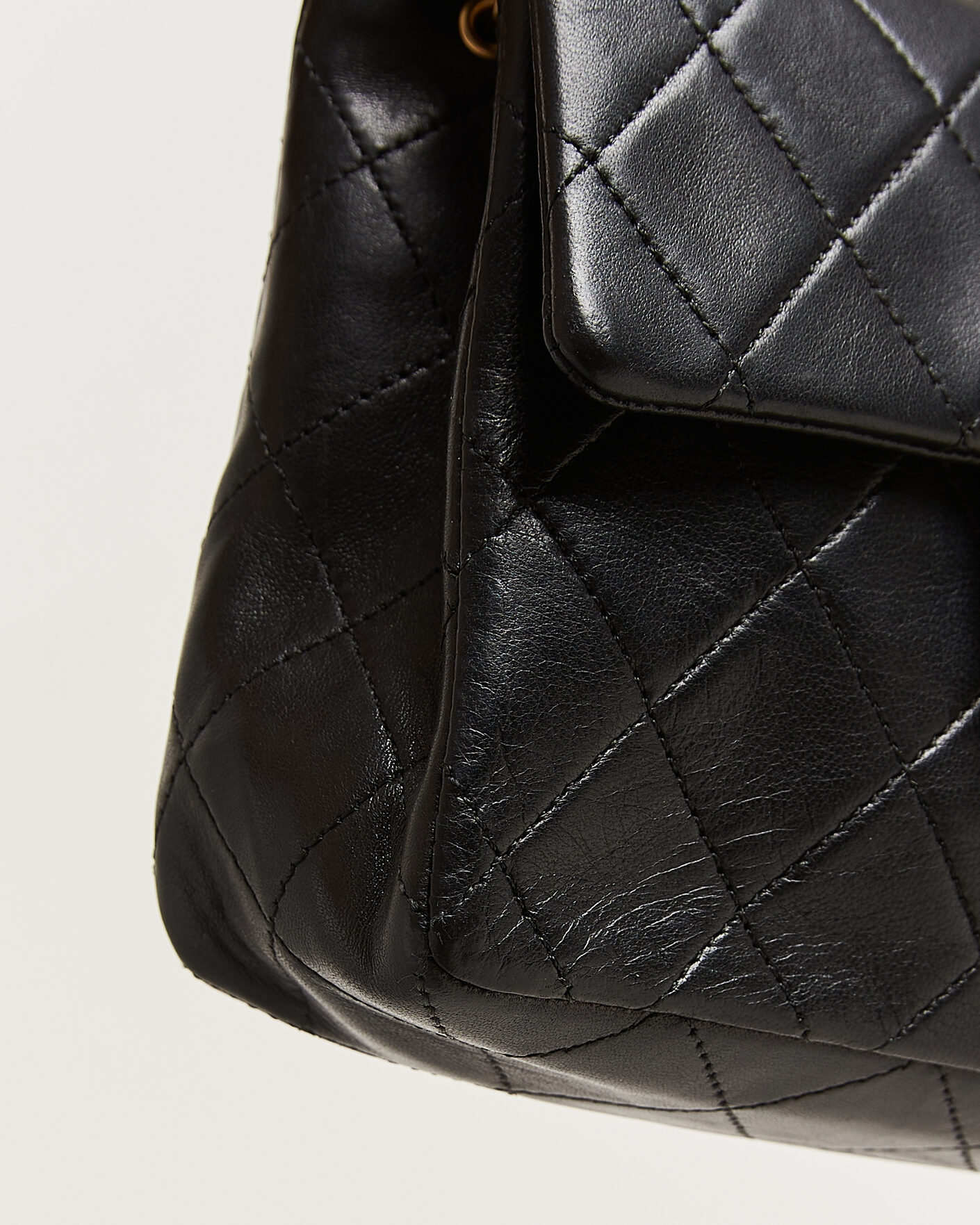 Herre | Pre-Owned & Vintage Bags | Chanel Pre-Owned | Classic Mini Square Single Flap Bag Lambskin Black