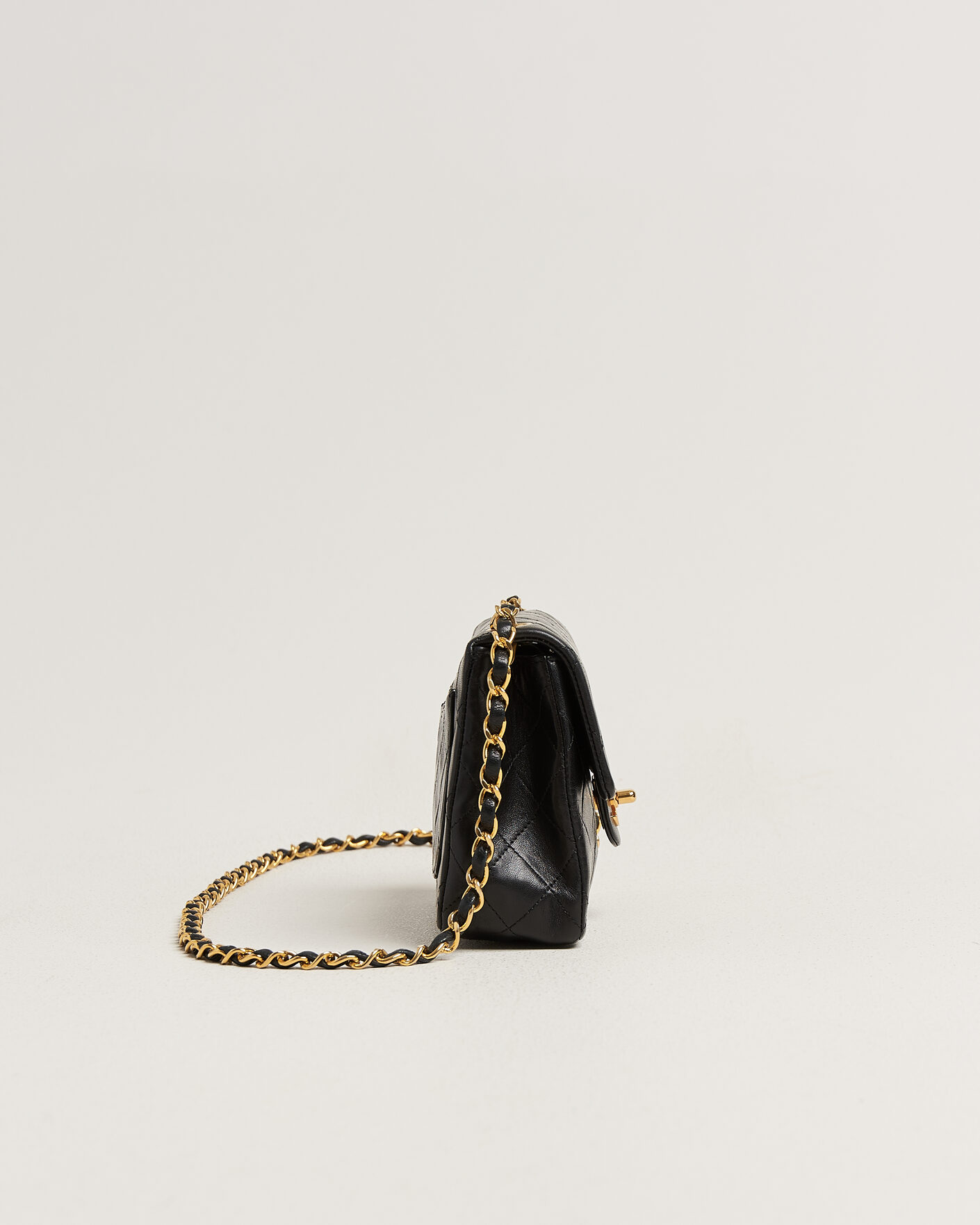 Herre | Pre-Owned & Vintage Bags | Chanel Pre-Owned | Classic Mini Square Single Flap Bag Lambskin Black