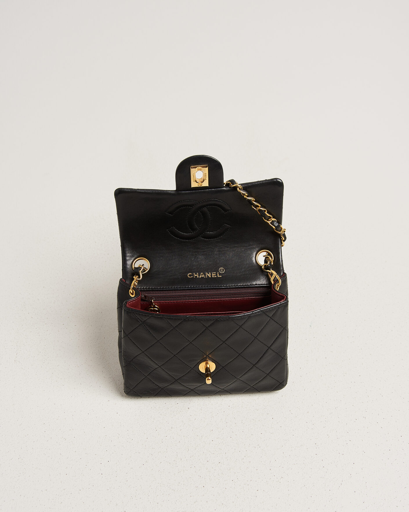 Herre | Pre-Owned & Vintage Bags | Chanel Pre-Owned | Classic Mini Square Single Flap Bag Lambskin Black