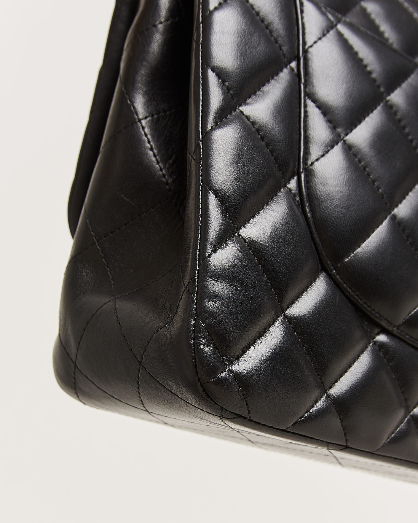Herre | Pre-Owned & Vintage Bags | Chanel Pre-Owned | Classic Jumbo Double Flap Bag Lambskin Black