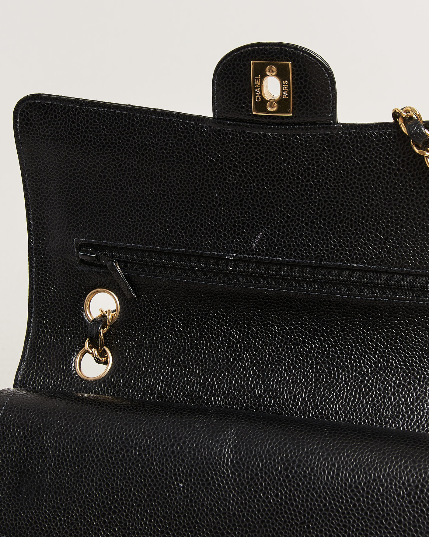 Herre | Pre-Owned & Vintage Bags | Chanel Pre-Owned | Classic Medium Double Flap Bag Caviar Black