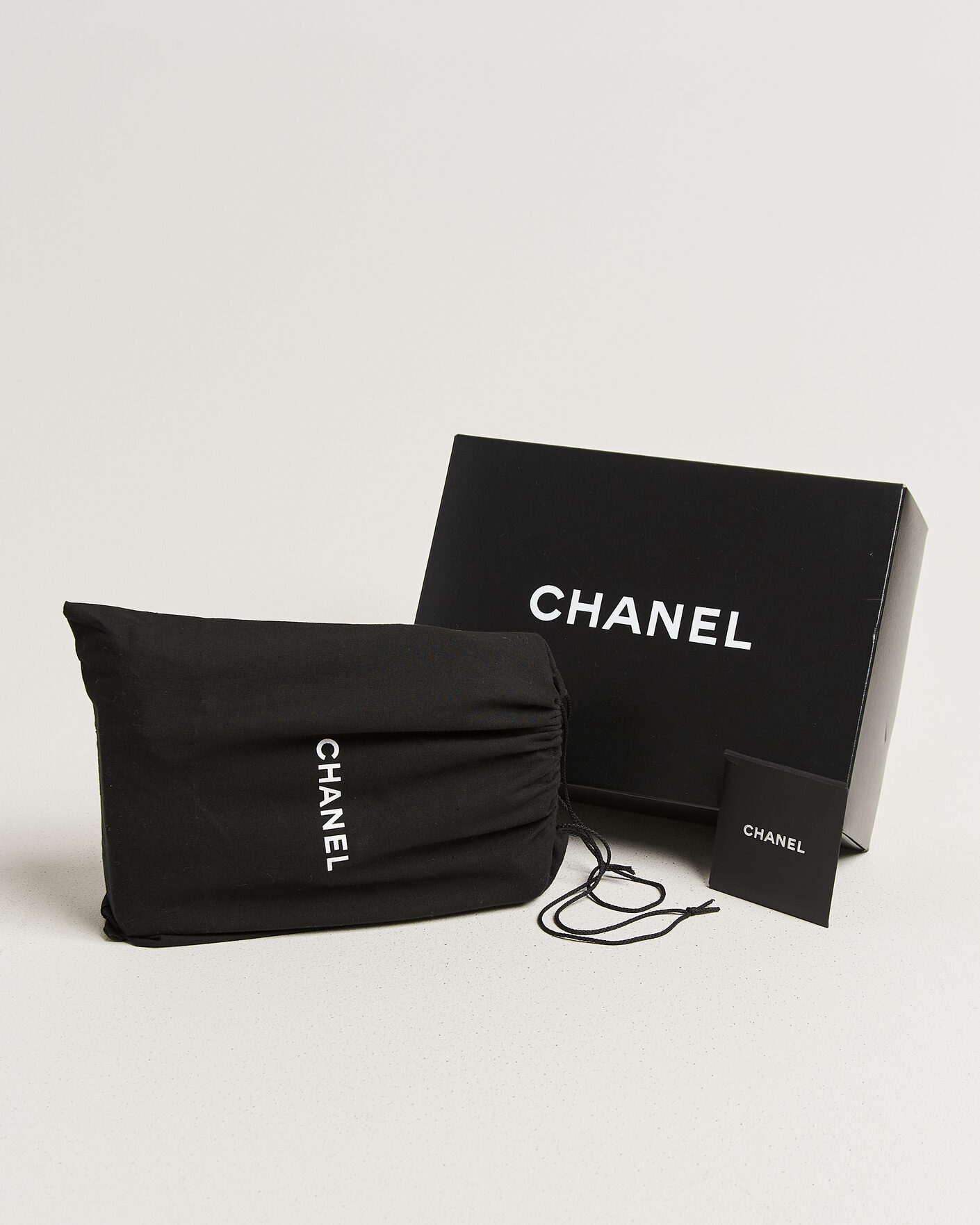 Herre | Pre-Owned & Vintage Bags | Chanel Pre-Owned | Classic Medium Double Flap Bag Caviar Black