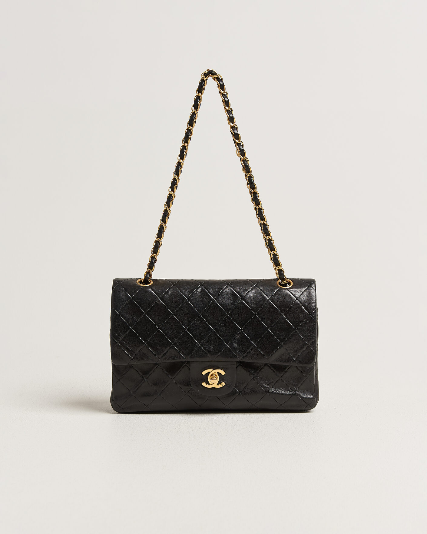 Herre | Pre-Owned & Vintage Bags | Chanel Pre-Owned | Classic Medium Double Flap Bag Lambskin Black