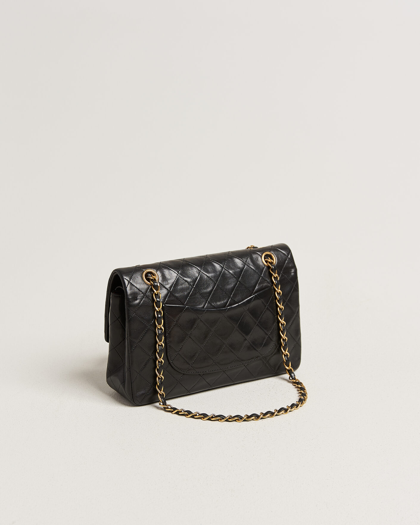 Herre | Pre-Owned & Vintage Bags | Chanel Pre-Owned | Classic Medium Double Flap Bag Lambskin Black