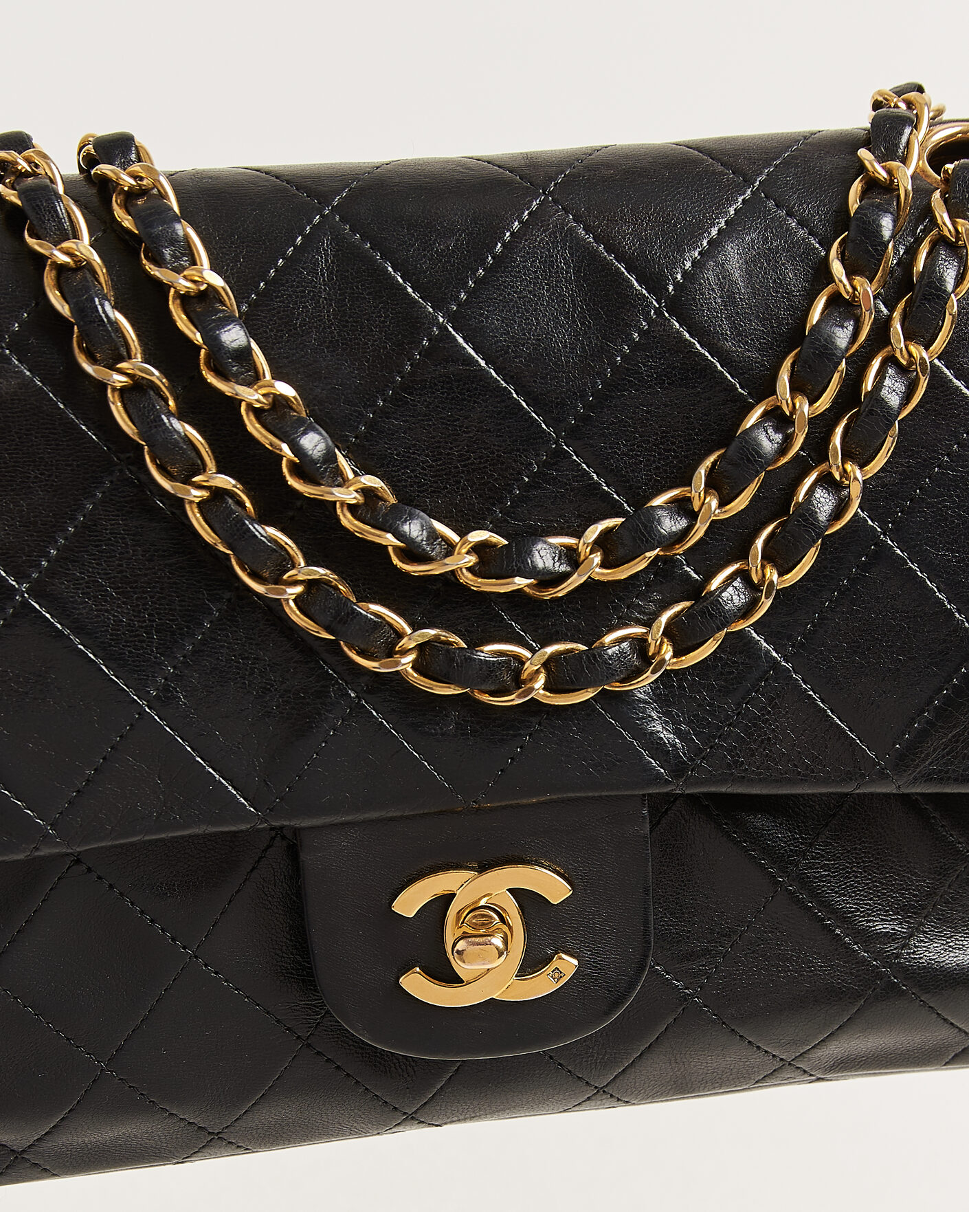 Herre | Pre-Owned & Vintage Bags | Chanel Pre-Owned | Classic Medium Double Flap Bag Lambskin Black